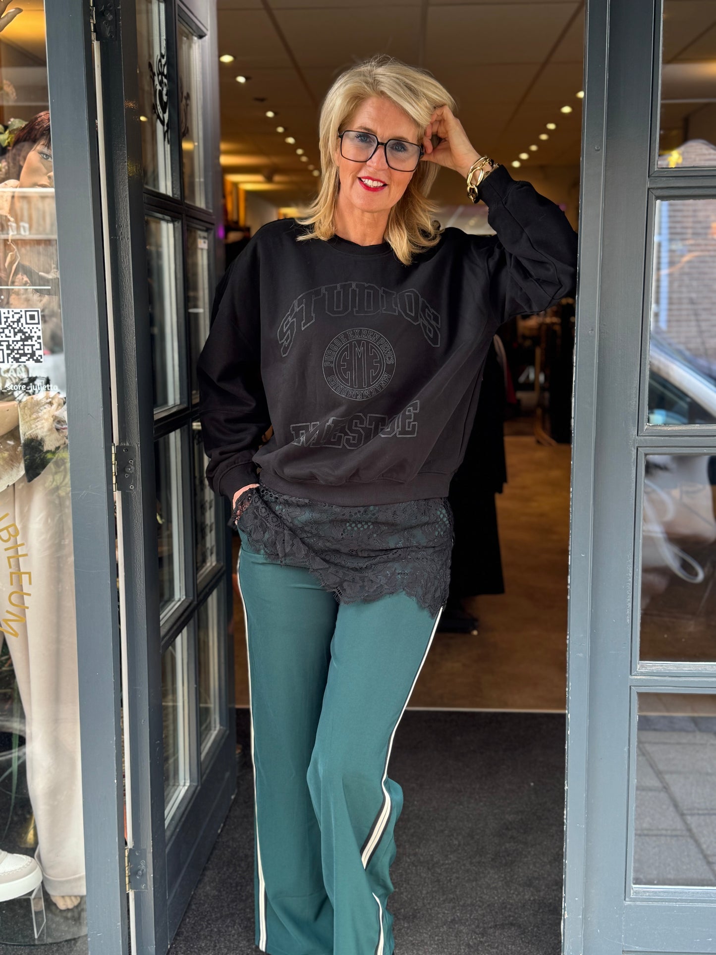 Sweater Studios / Zwart