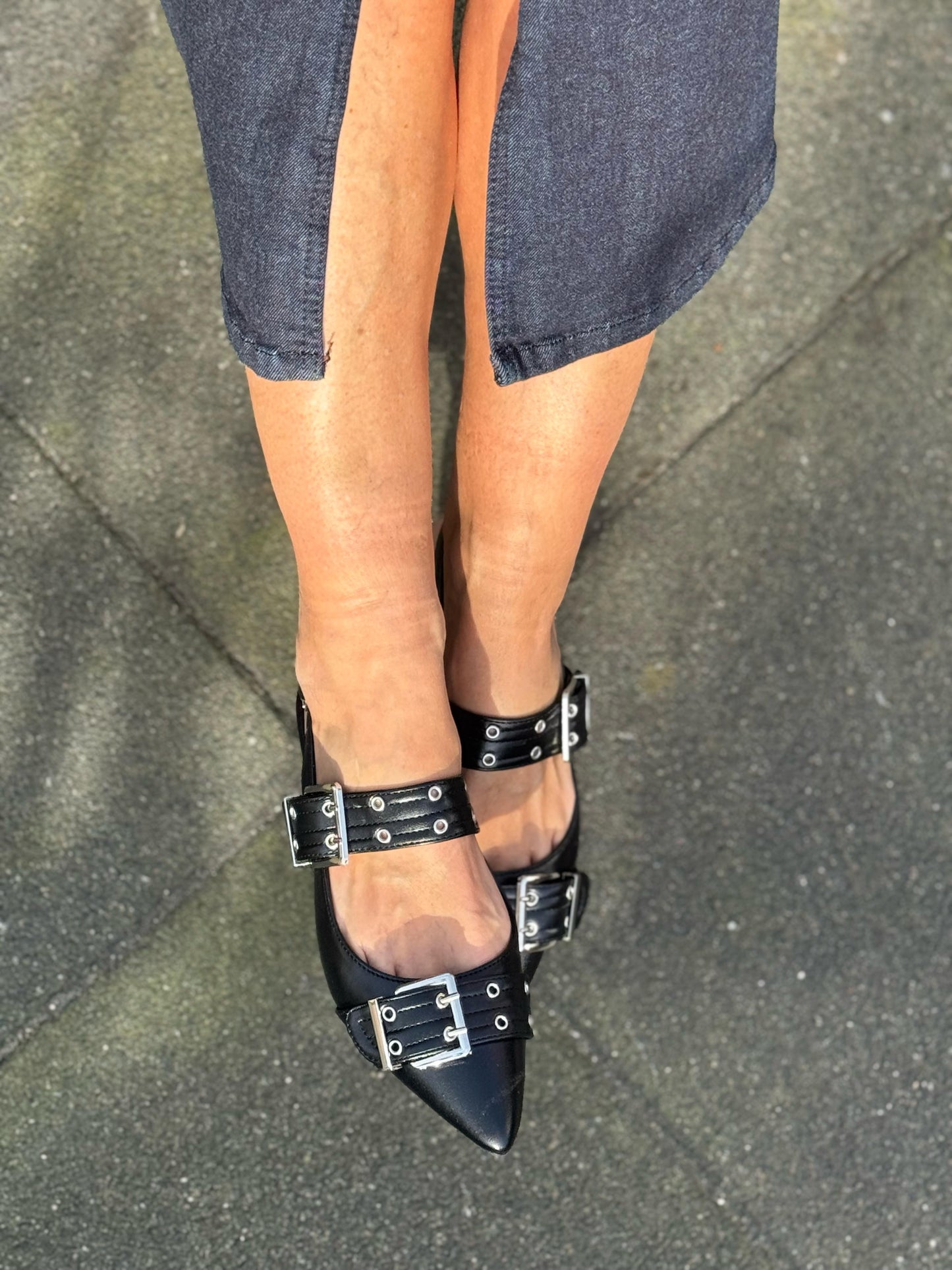 Punk-chic slingbacks / Black