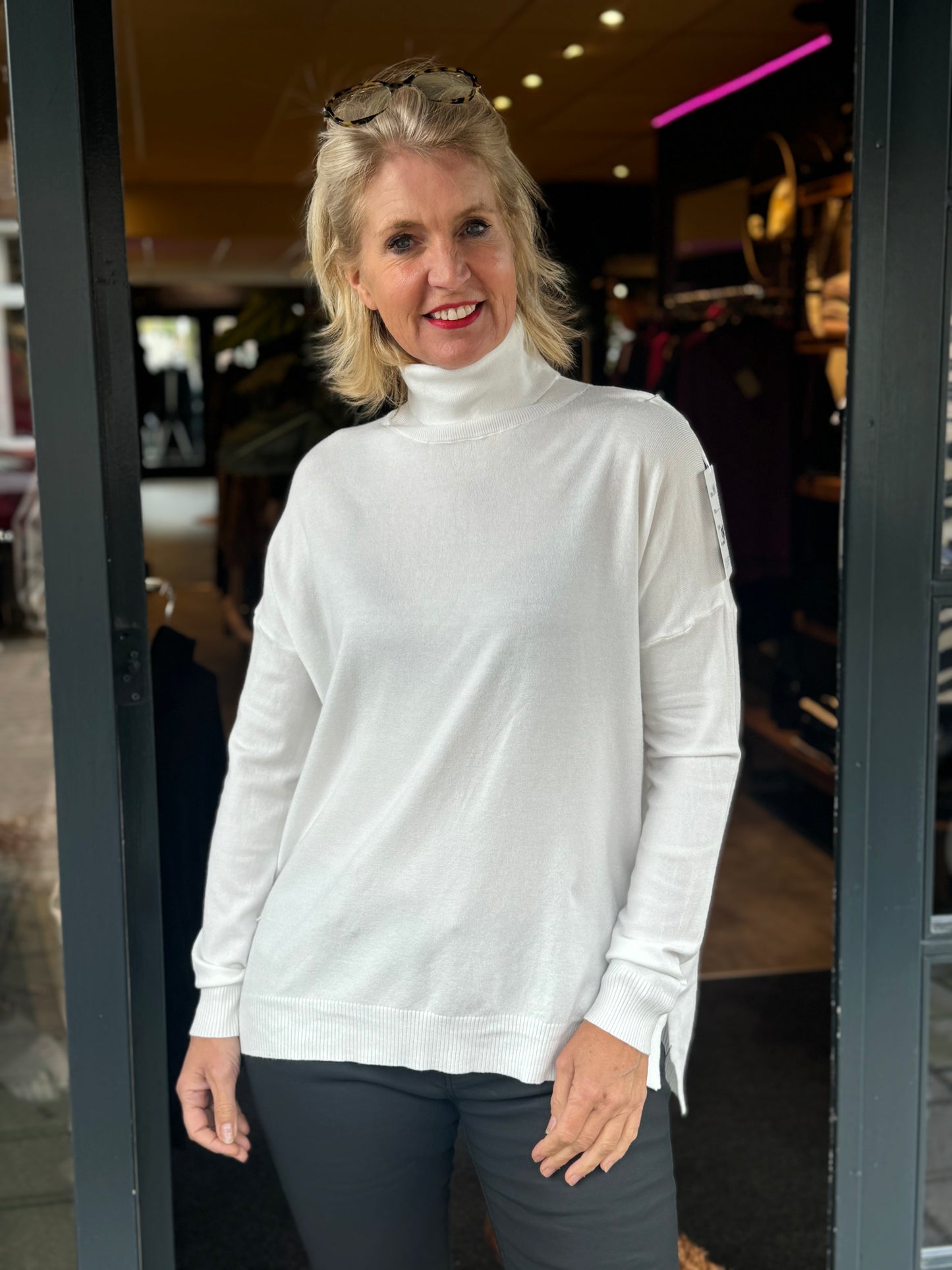 Col Basic | White