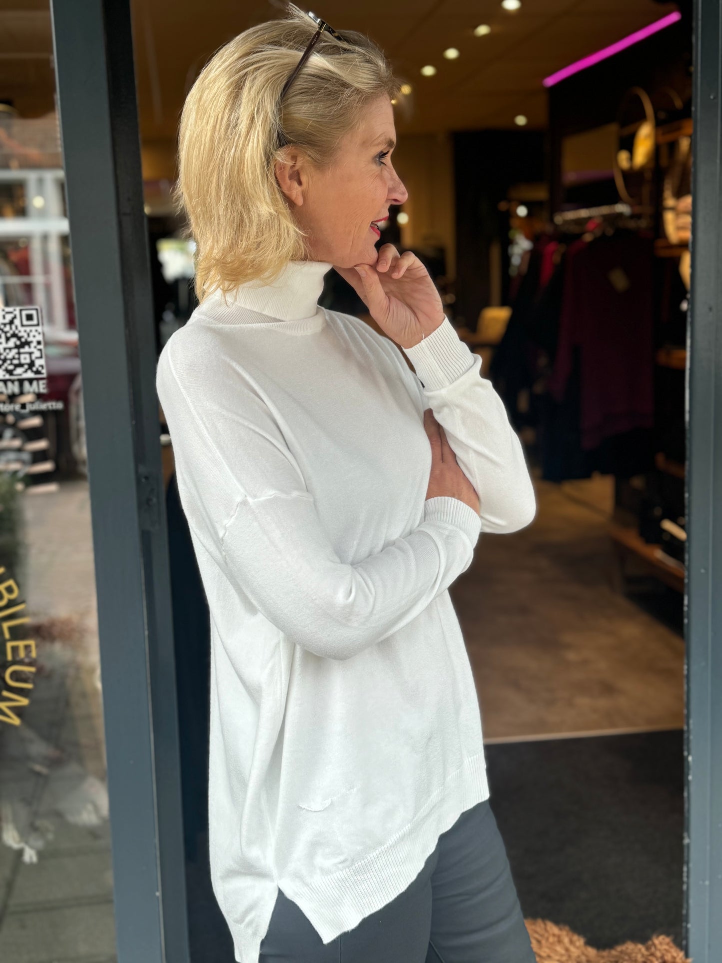 Col Basic | White
