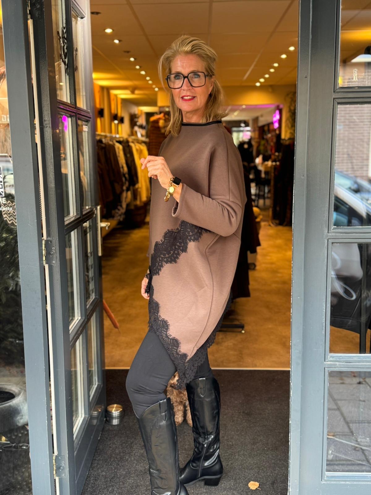 Sweater Lace / Bruin