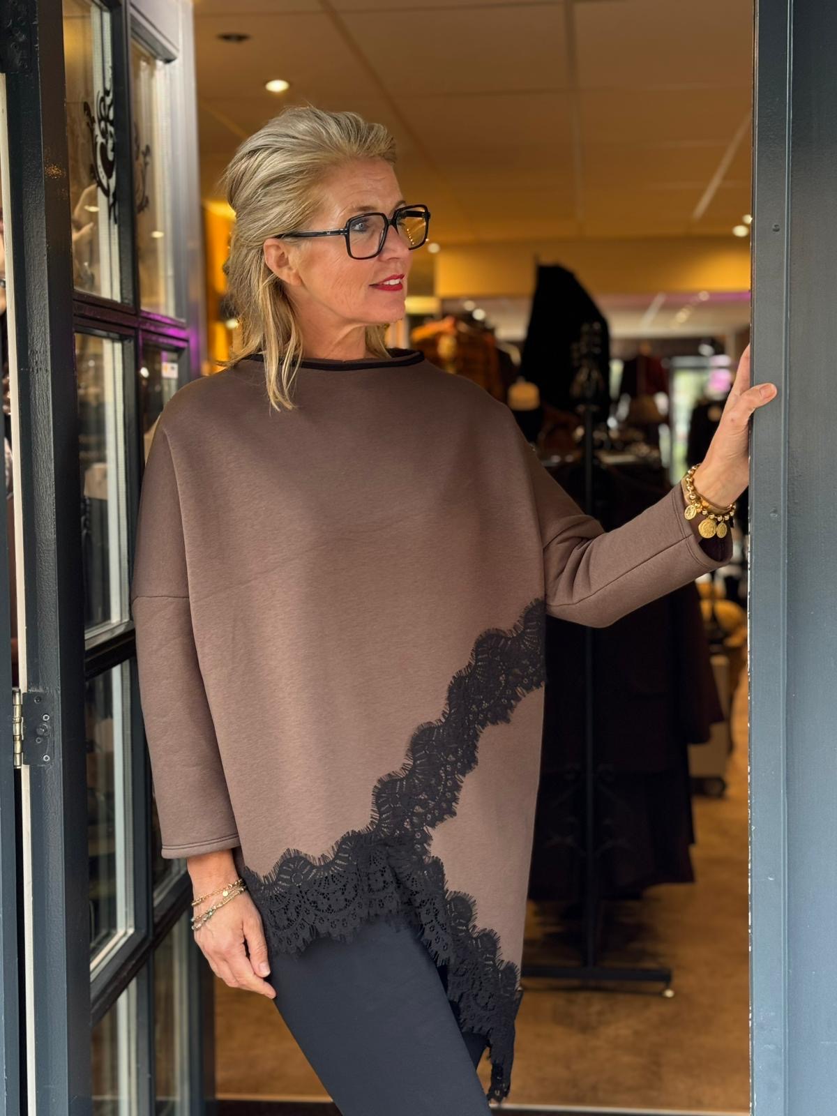 Sweater Lace / Bruin