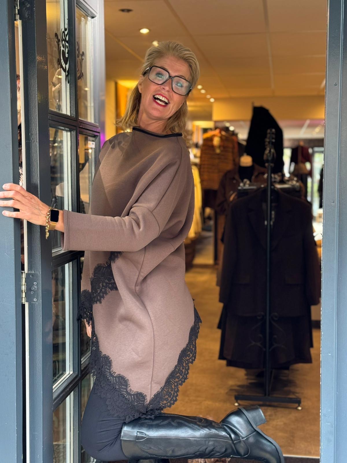 Sweater Lace / Bruin