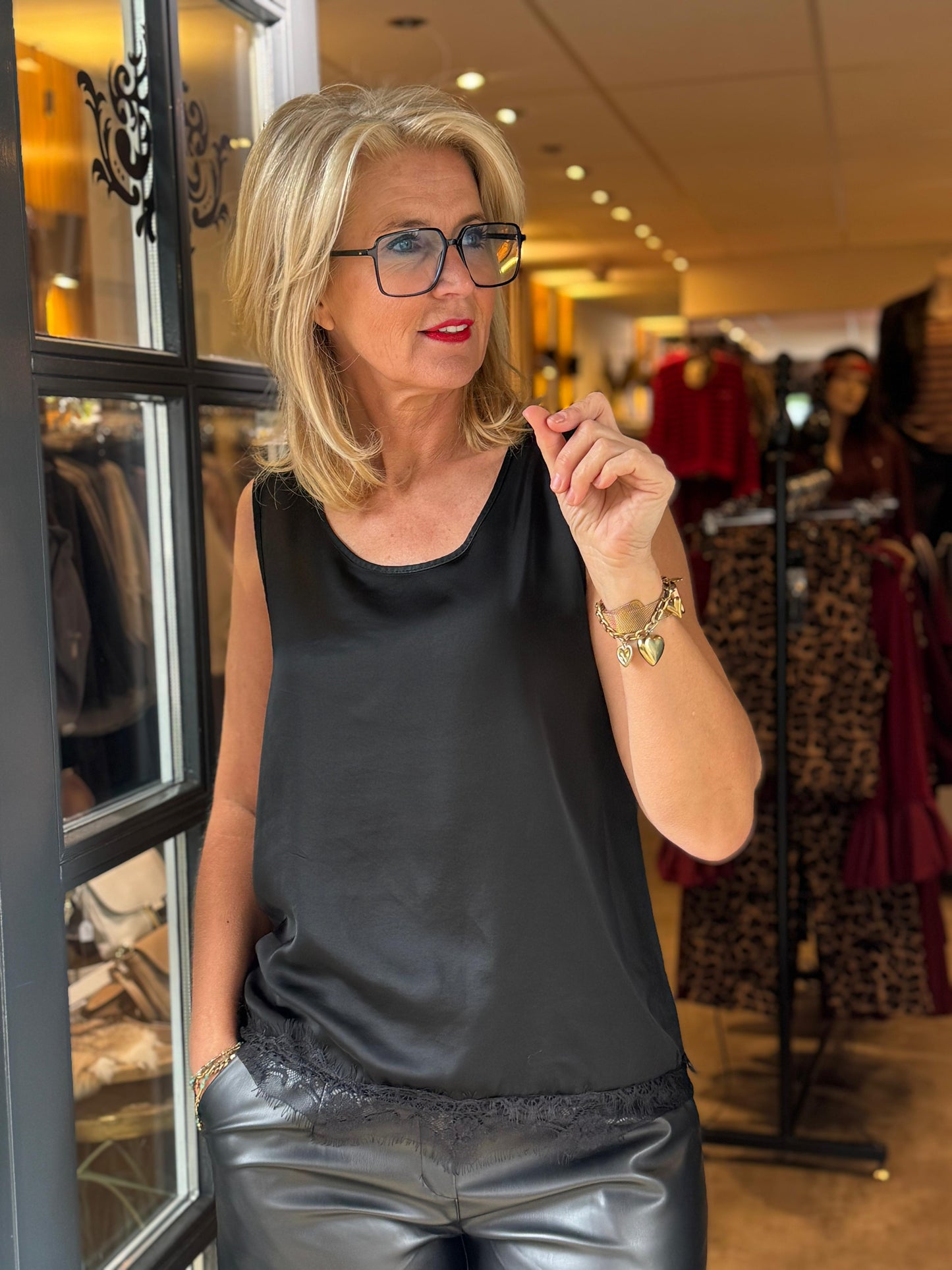 Top Silky Lace/ zwart