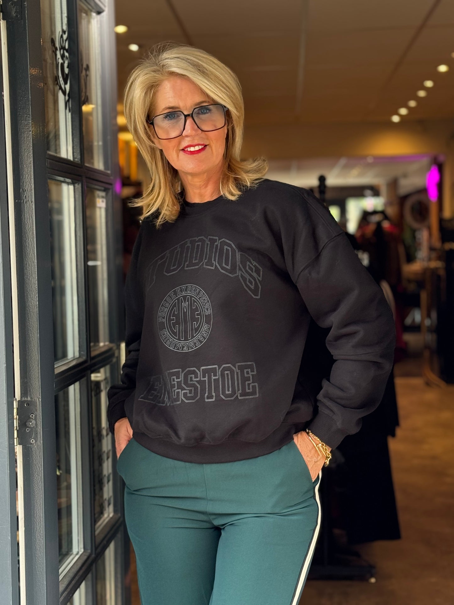 Sweater Studios / Zwart