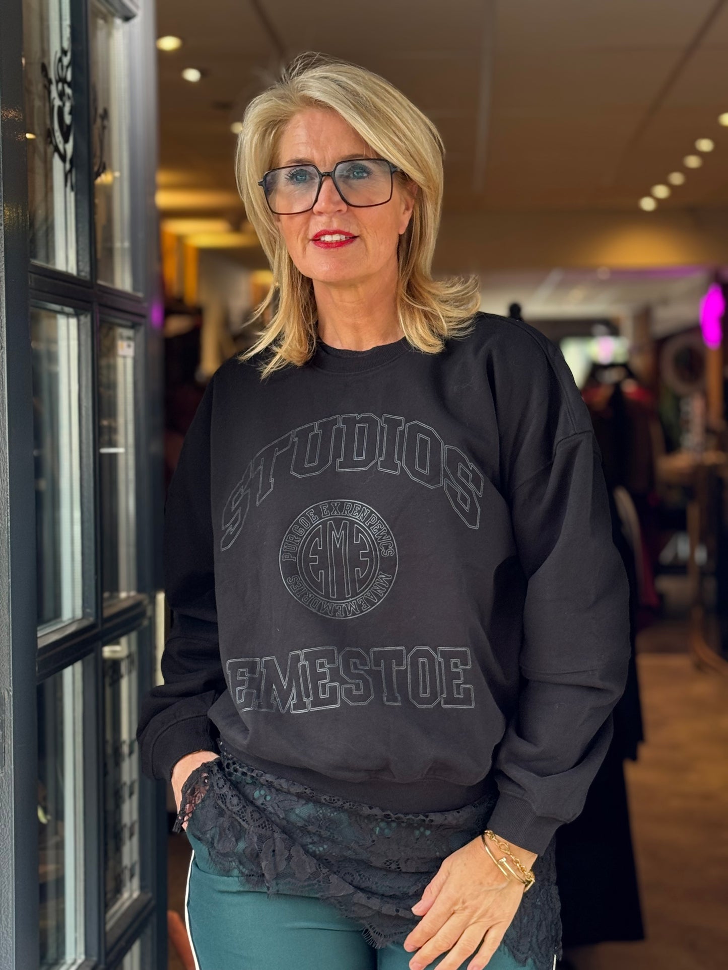 Sweater Studios / Zwart