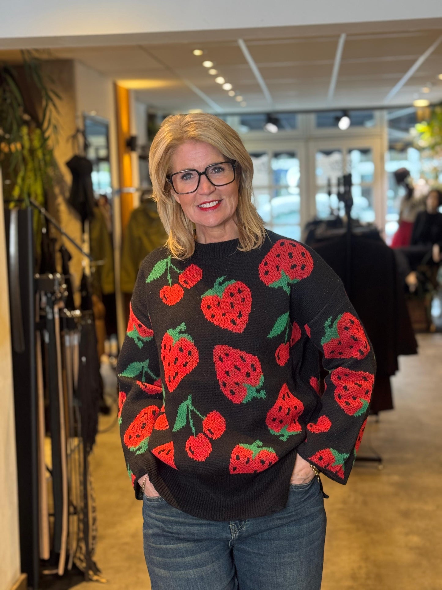 Trui 🍓 Strawberry / zwart