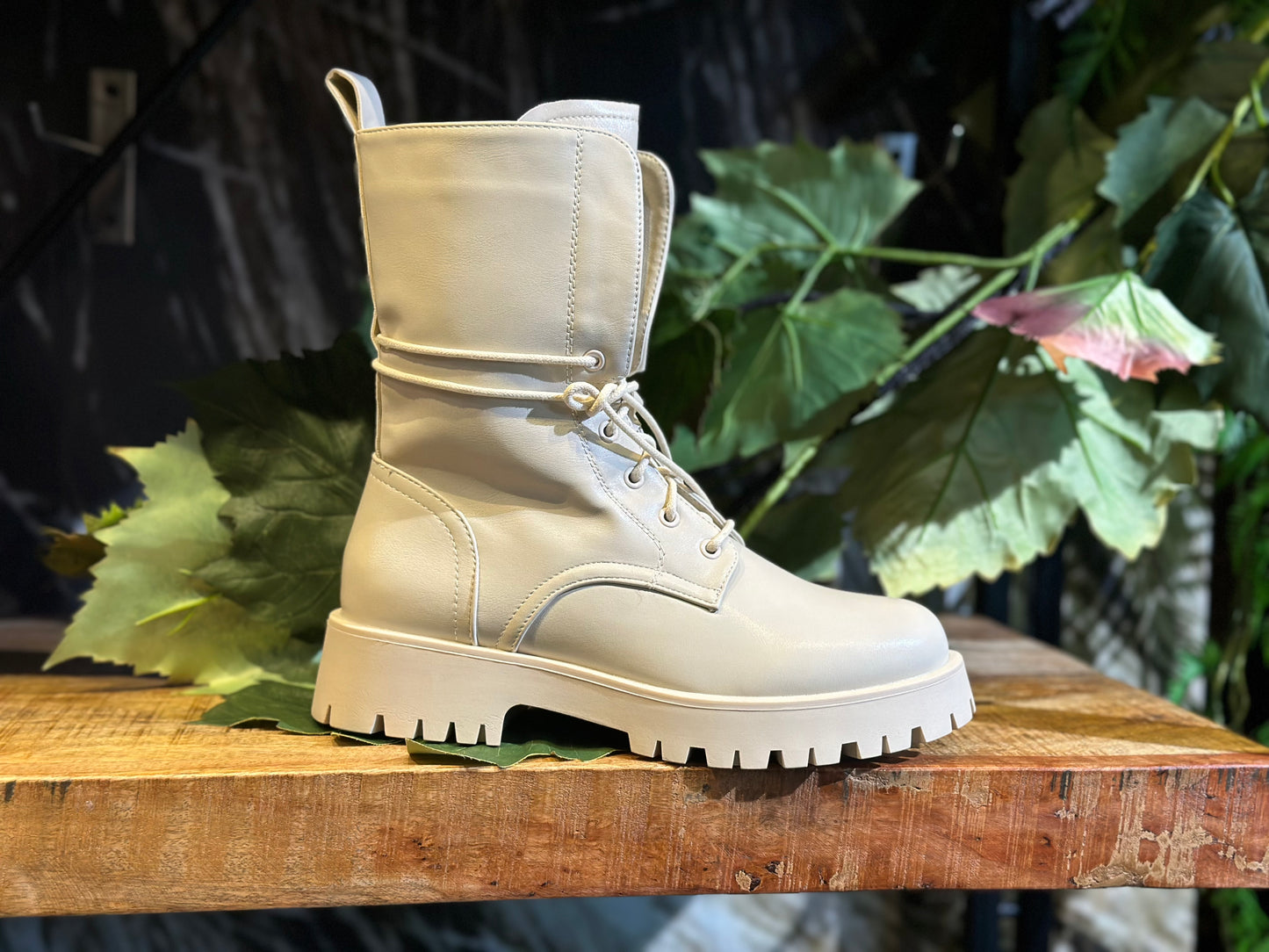 Dr Martens Boots | Cremé