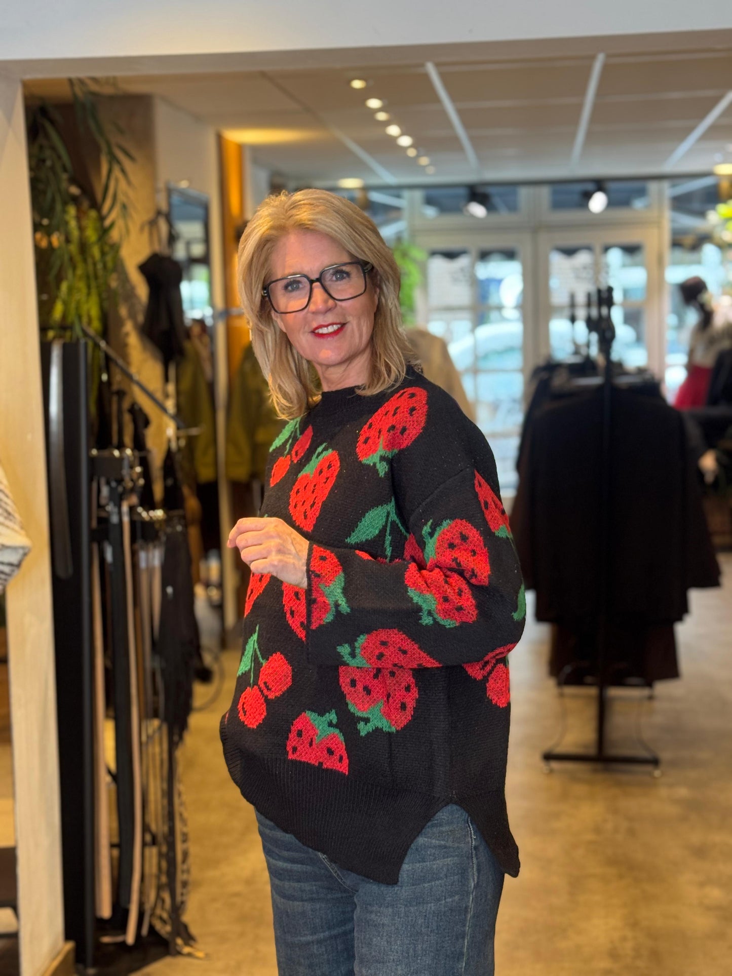 Trui 🍓 Strawberry / zwart