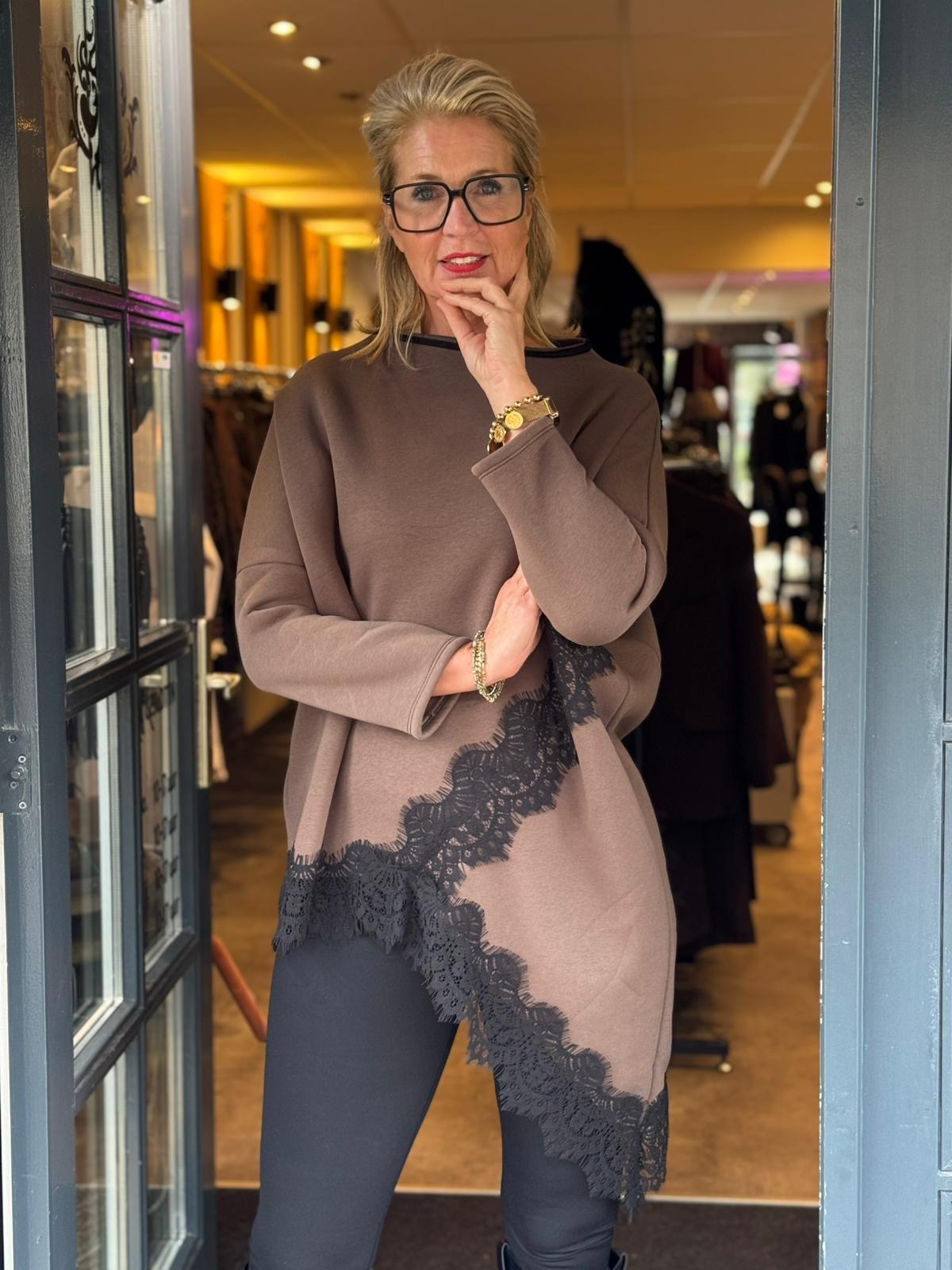 Sweater Lace / Bruin