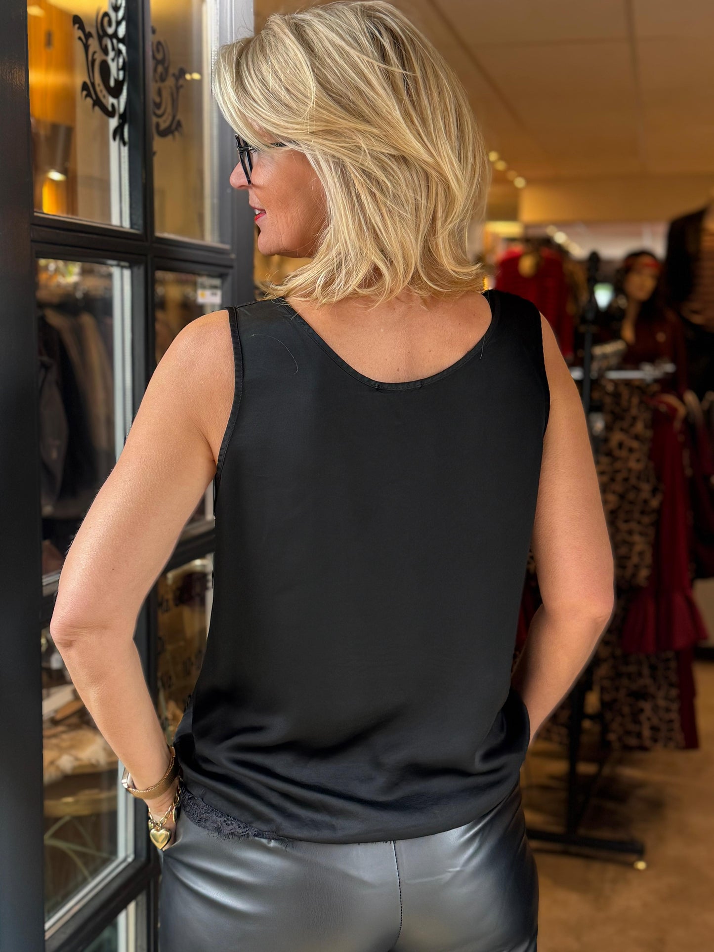 Top Silky Lace/ zwart