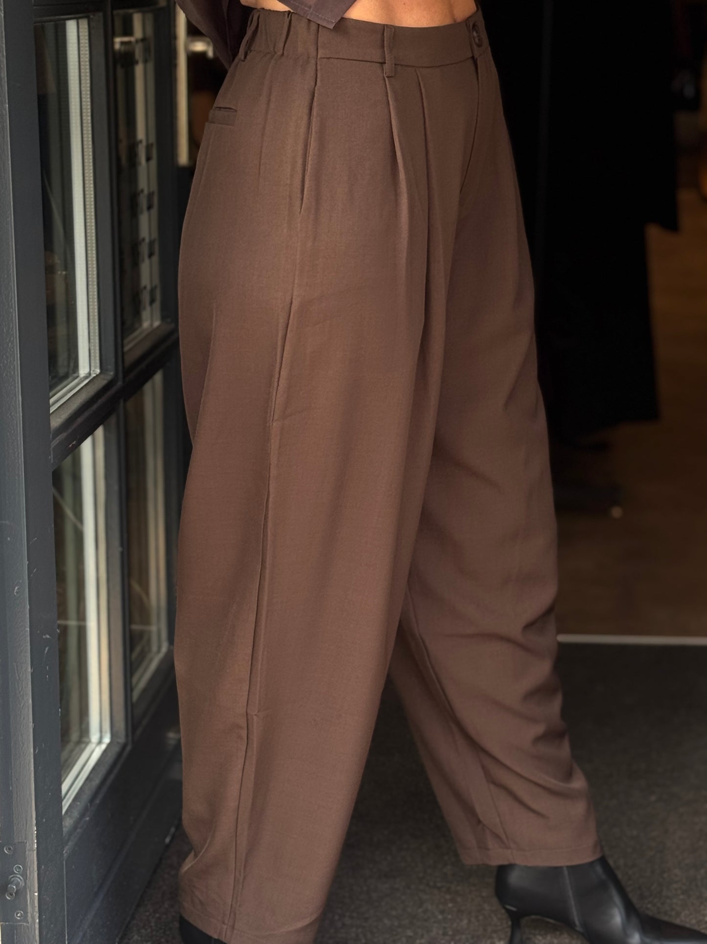 Pantalon Barrel Chic/ Bruin